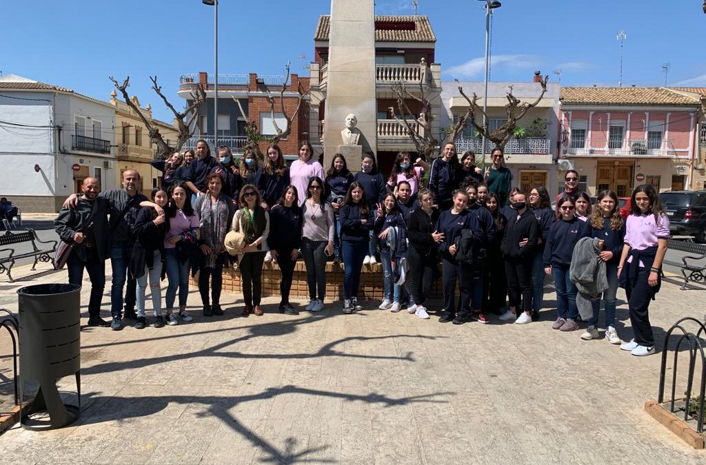 Las alumnas de la EFA Torrealedua conocen el Castell de Alfarb, la dolçaina y el tabal