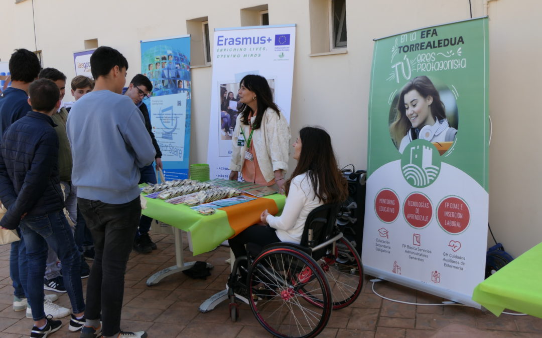Día intenso en la I Feria del estudiante de Torrealedua